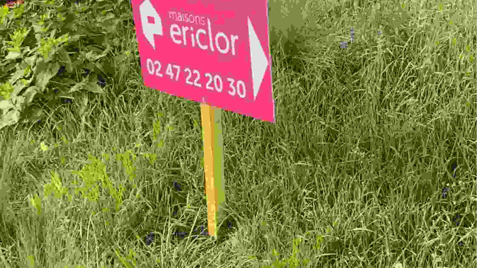 Terrain constructible de 551m2 à Candé