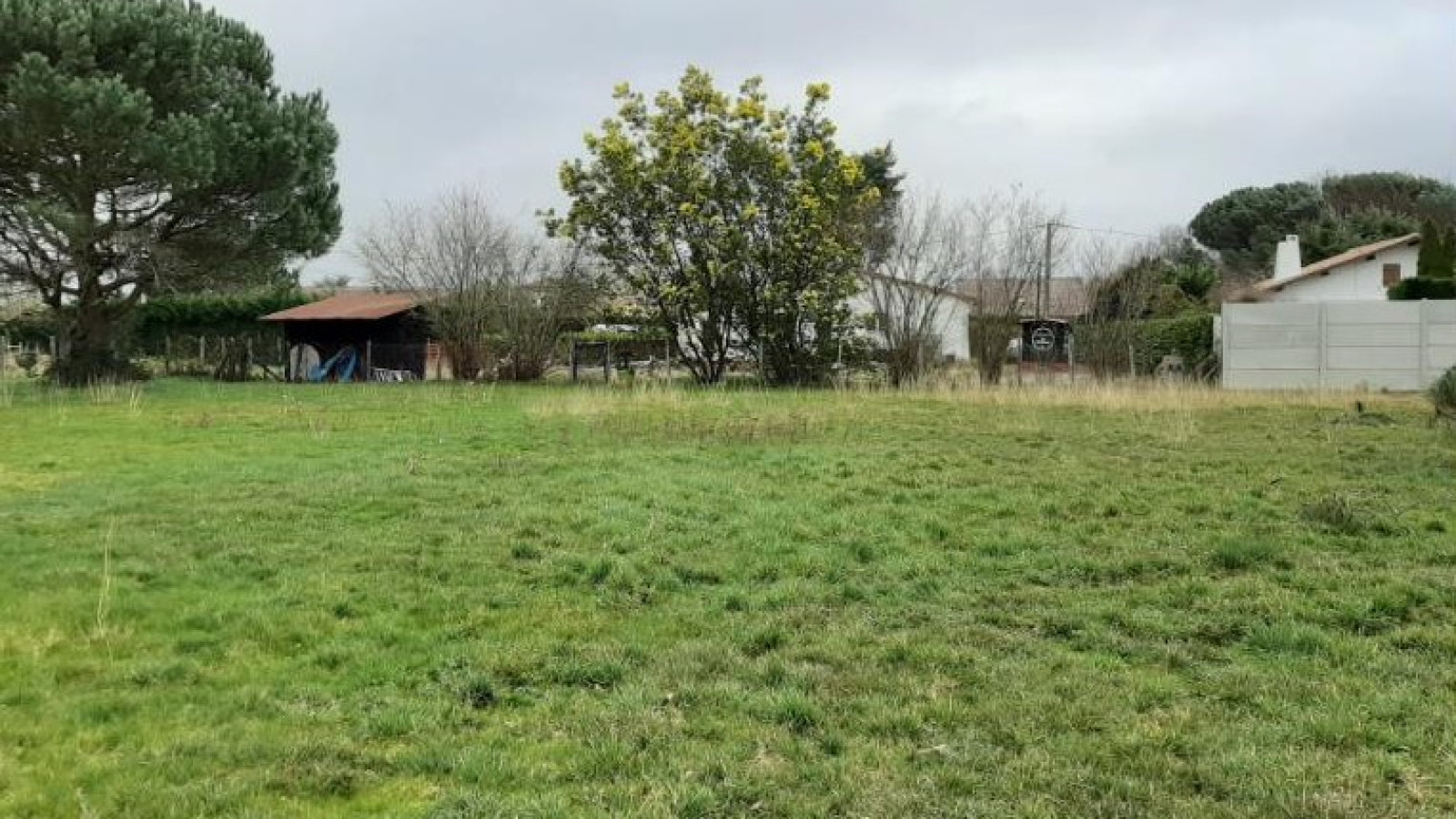 Terrain constructible de 1140m2 à Pissos