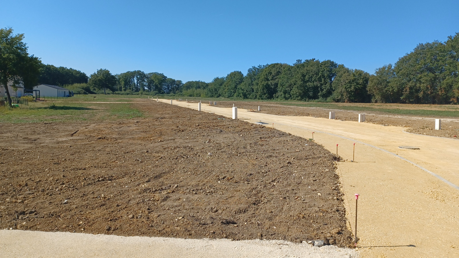 Terrain constructible de 636m2 à Fleuré