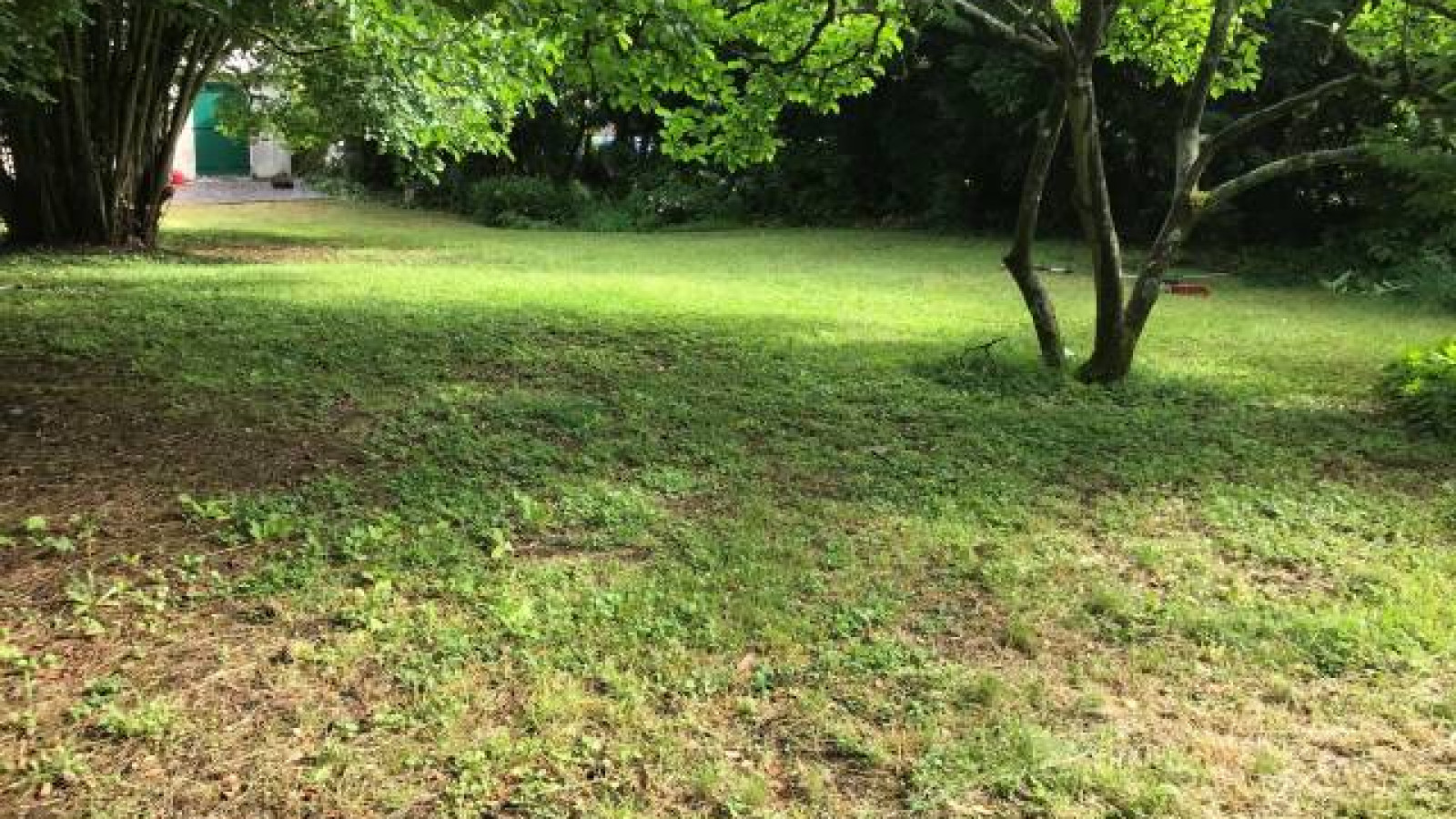 Terrain constructible de 910m2 à Le Barp